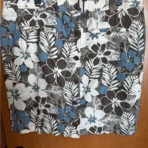 NWOT- Avenue - Floral front button Skort.